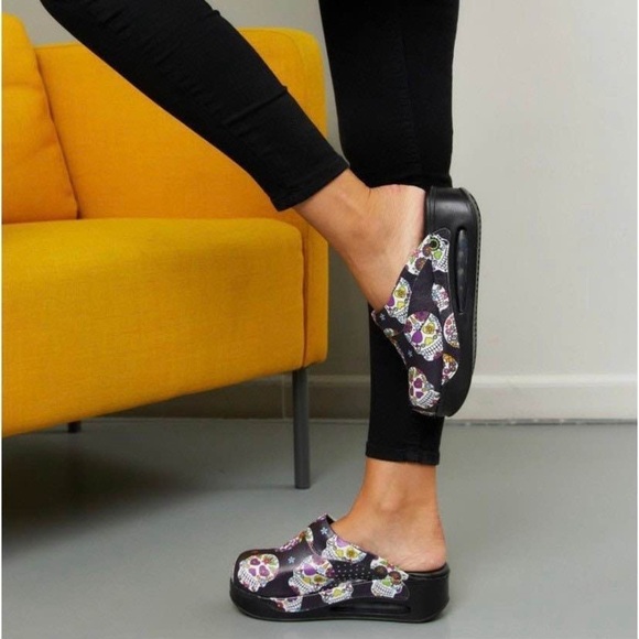 TERLIK SABO • Skull Flower Leather Clog Slippers - Picture 3 of 7